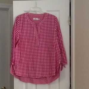 Vineyard Vines pink & white 3/4 shirt